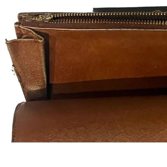 Authentic Louis Vuitton Monogram Canvas Sarah Wallet Date Code: 8911AN - Picture 5 of 16